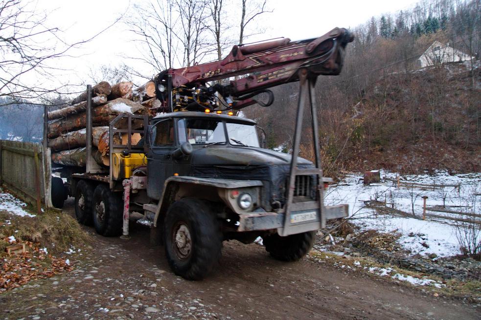 Вантажівка лісогубів