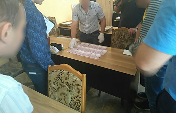 хабар 4 тисячі