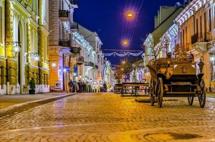 На вулиці Кобилянської встановили сучасне освітлення (відео) - Chernivtsi Times | Новости Черновцы | Chernivtsi Times